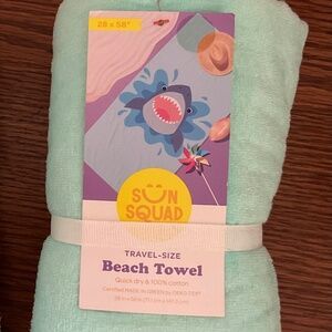 SUN SQUAD TRAVEL SIZE SHARK THEMED BEACH TOWEL NEW